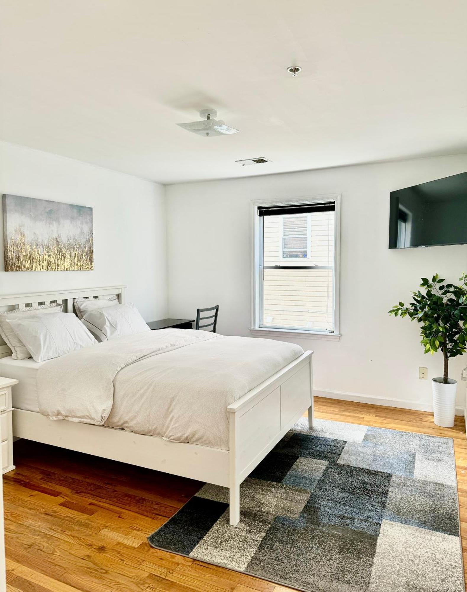 Stylish Evergreen Apartment By Newark Airport Exterior photo