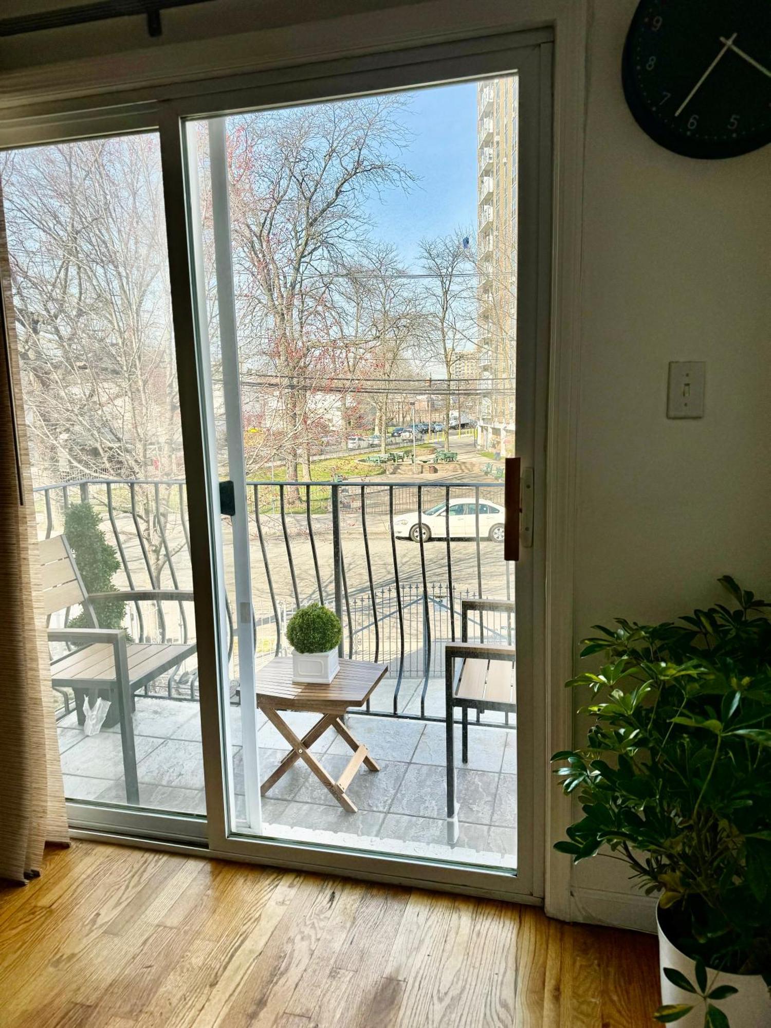 Stylish Evergreen Apartment By Newark Airport Exterior photo