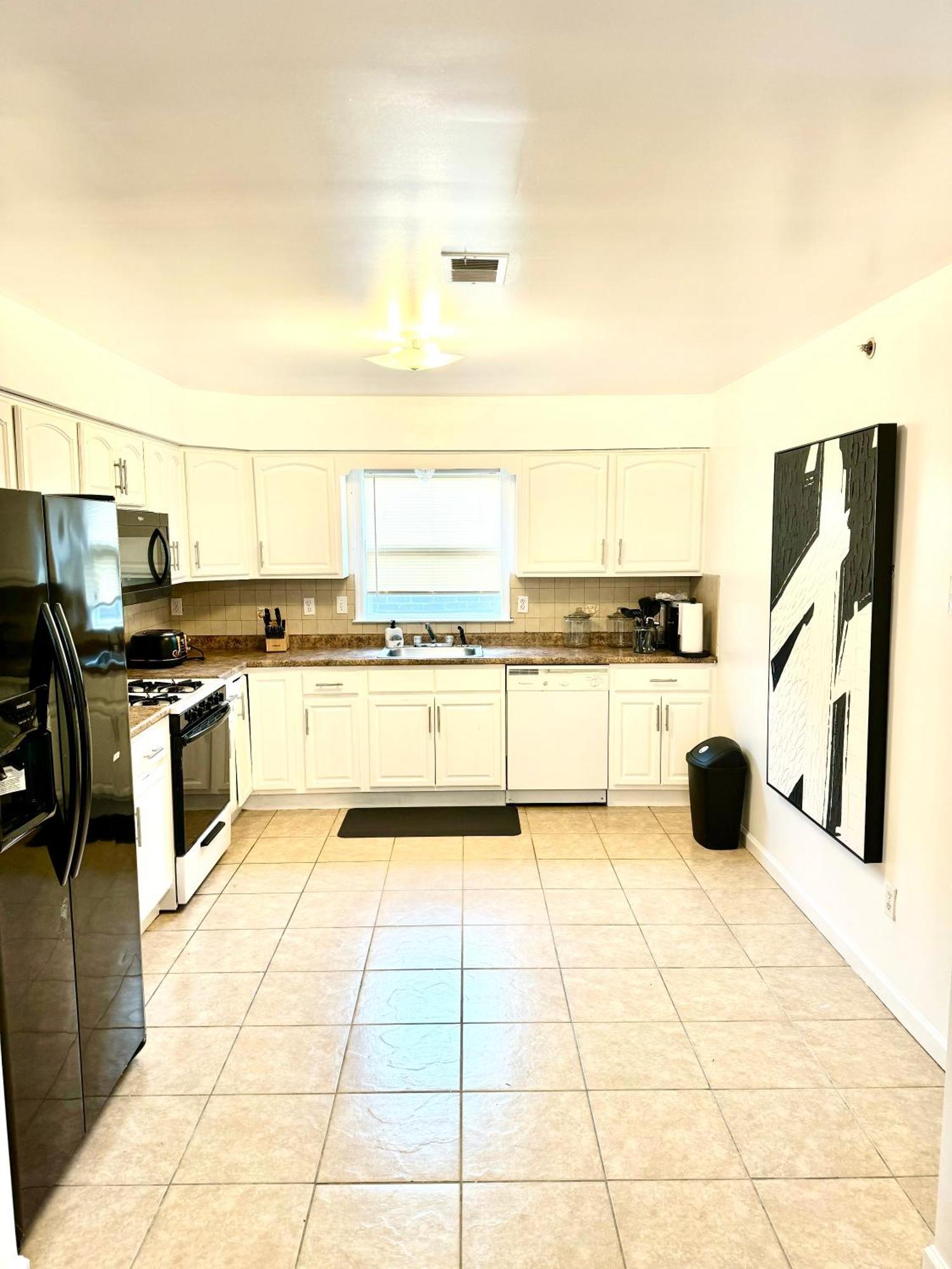 Stylish Evergreen Apartment By Newark Airport Exterior photo