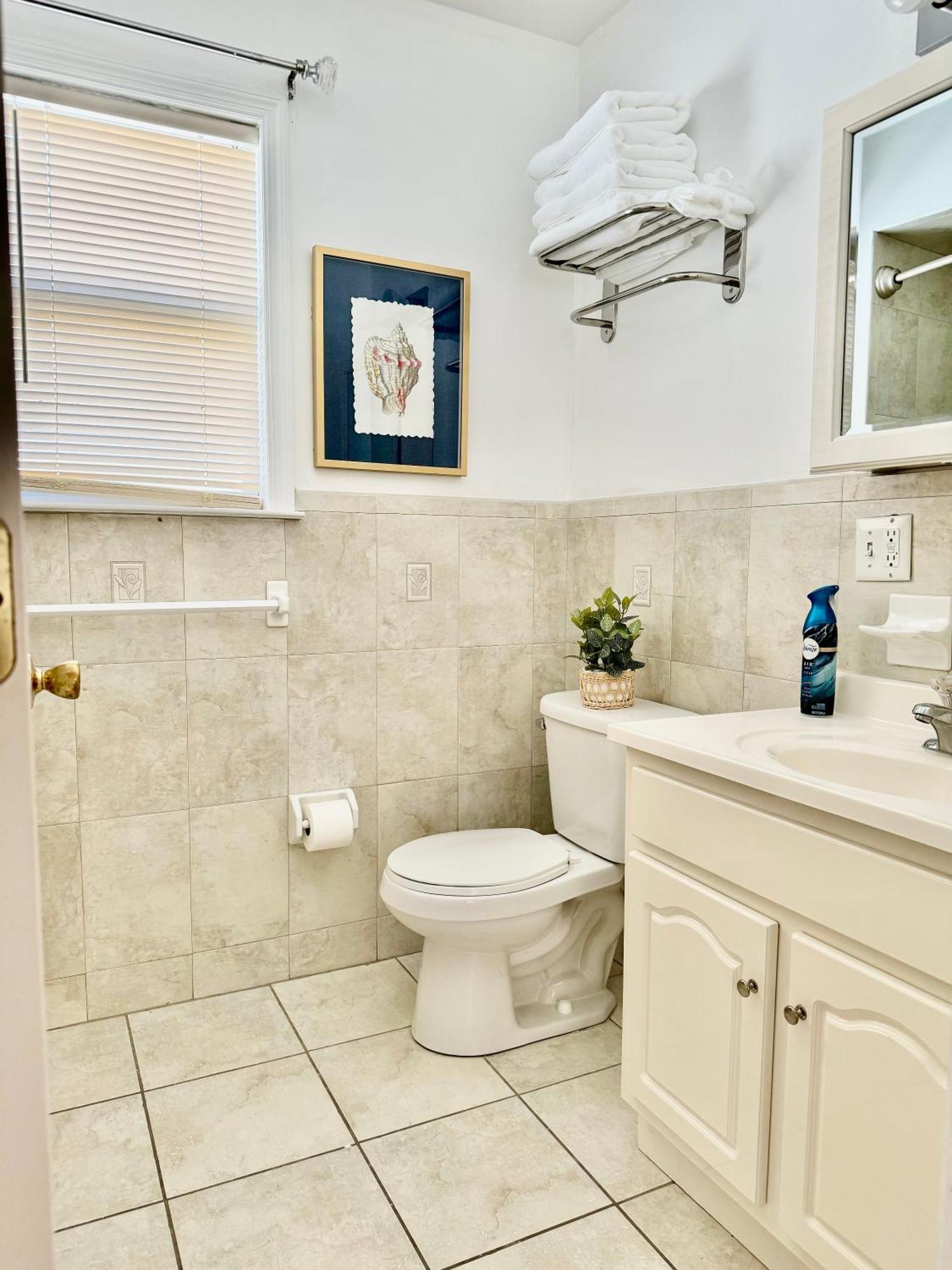 Stylish Evergreen Apartment By Newark Airport Exterior photo